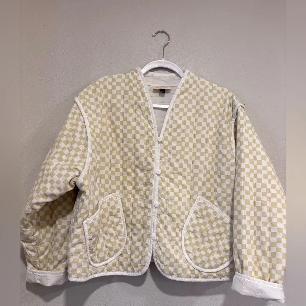 Universal Thread Women's Beige & White Quilted Button-Up Jacket gingham